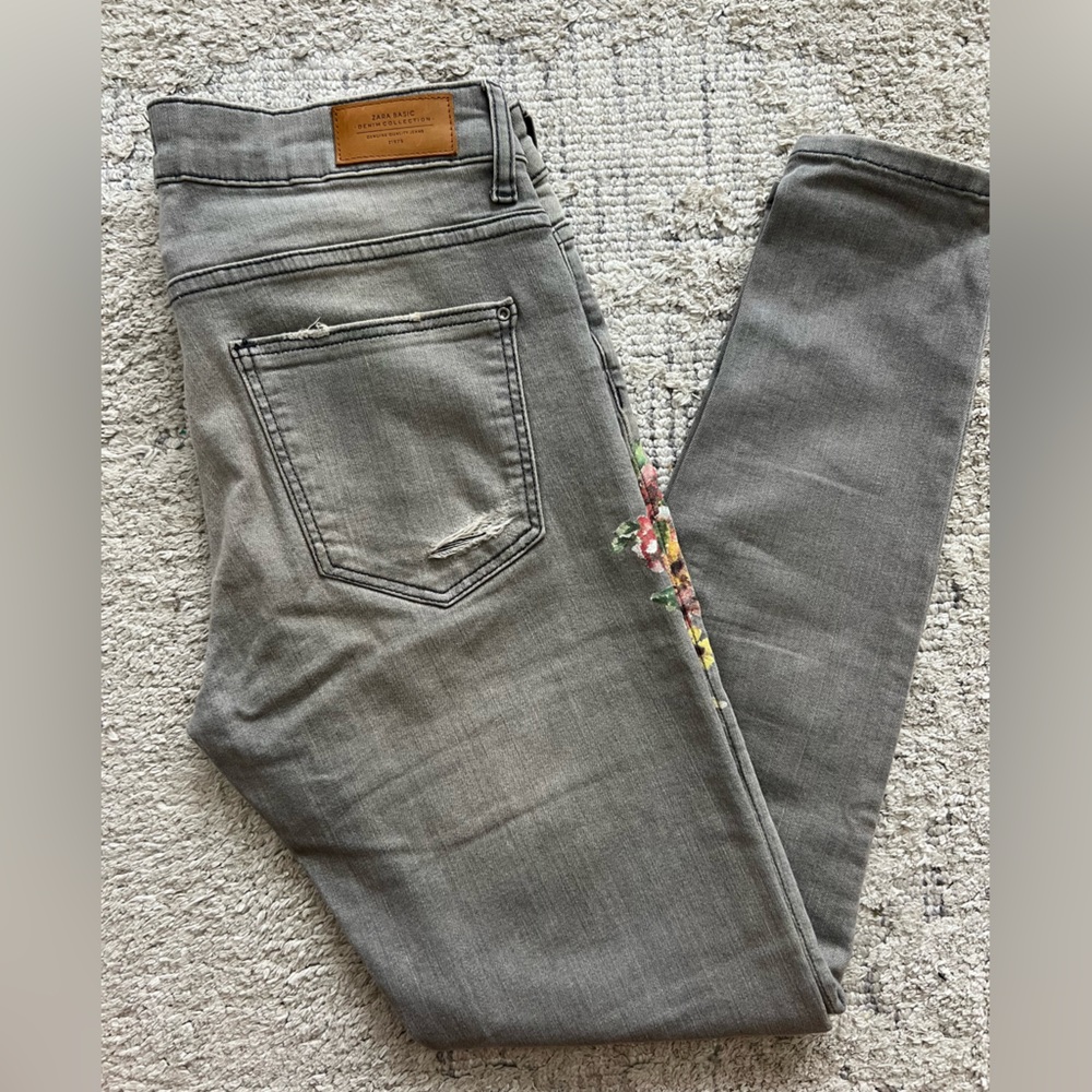 🌸🌸Zara Basic| Floral Gray Skinny Jeans Size 6USA
